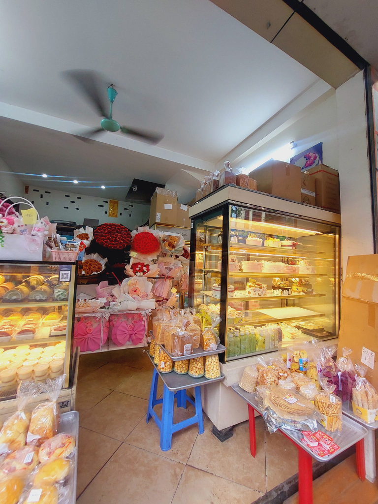 không gian Tiệm Bánh Dâu Tây – CashPlus